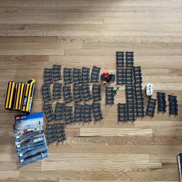 LEGO CITY 🧱🚄 RETIRED Passenger Train Lego 61097 - Picture 10 of 10